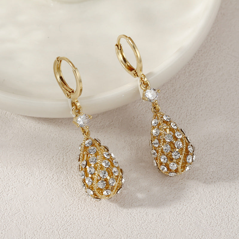 Modische Ohrringe mit Diamanten