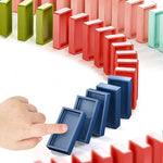 Domino-Zug-Baustein-Set, das Baustein-Spielzeug zusammenbaut