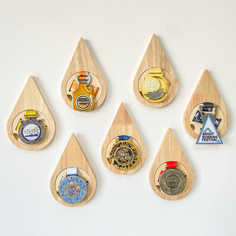 Medaillenständer aus Holz